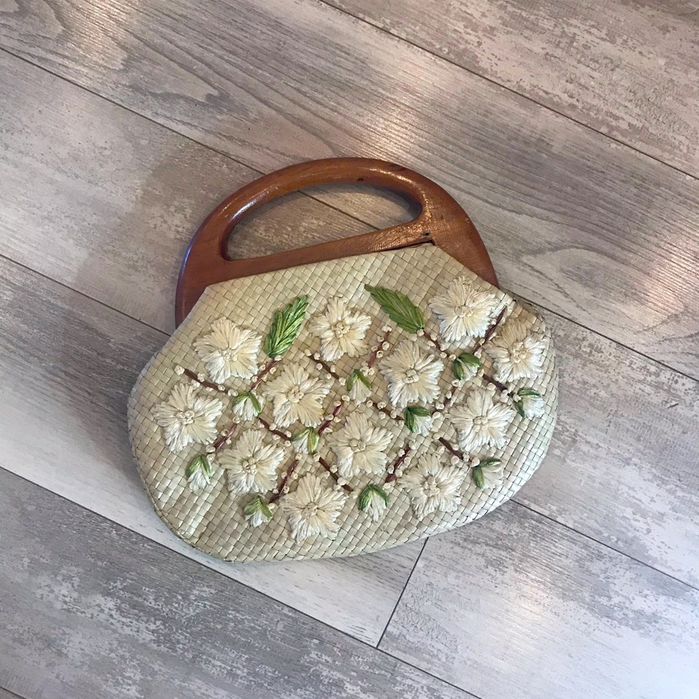 Vintage woven clutch with wooden handle